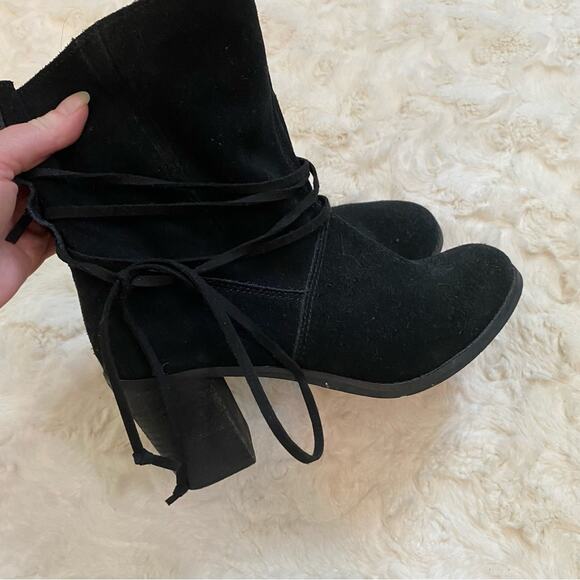 Toms Mila Black Suede Block Heel Lace Up Slouchy Boho Boots Size 8 Womens - Picture 6 of 16